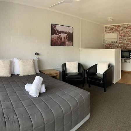 Racecourse Motel Paeroa Exterior foto