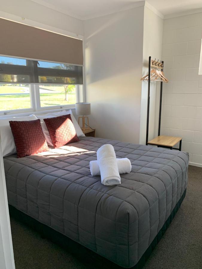 Racecourse Motel Paeroa Exterior foto